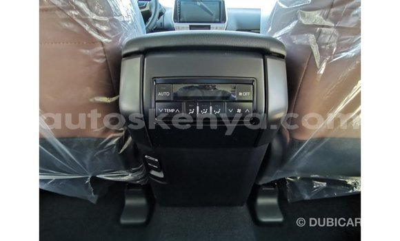 Imported Toyota Prado White Makiinaa iti Import - Dubai keessatti Central Kenya keessatti Imported Toyota Prado White Makiinaa iti Import - Dubai keessatti Central Kenya keessatti