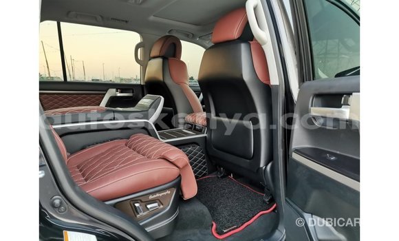 Buy Import Toyota Land Cruiser Black Car in Import - Dubai in Central Kenya Buy Import Toyota Land Cruiser Black Car in Import - Dubai in Central Kenya