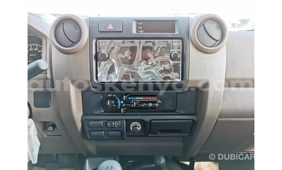 Nunua Imported Toyota Land Cruiser Nyeupe Gari ndani ya Import - Dubai nchini Kati Kenya Nunua Imported Toyota Land Cruiser Nyeupe Gari ndani ya Import - Dubai nchini Kati Kenya