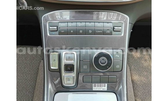 Imported Hyundai Santa Fe White Makiinaa iti Import - Dubai keessatti Central Kenya keessatti Imported Hyundai Santa Fe White Makiinaa iti Import - Dubai keessatti Central Kenya keessatti