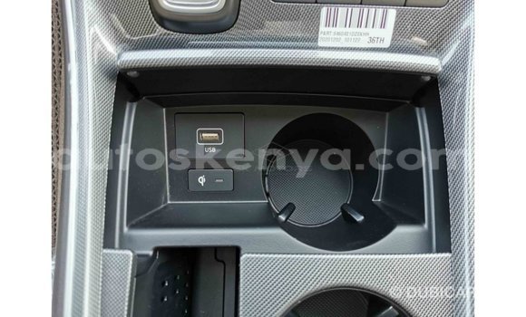 Imported Hyundai Santa Fe White Makiinaa iti Import - Dubai keessatti Central Kenya keessatti Imported Hyundai Santa Fe White Makiinaa iti Import - Dubai keessatti Central Kenya keessatti