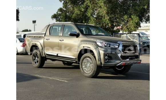 Buy Import Toyota Hilux Green Car in Import - Dubai in Central Kenya Buy Import Toyota Hilux Green Car in Import - Dubai in Central Kenya