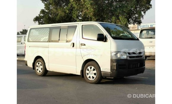 Imported Toyota Hiace White Makiinaa iti Import - Dubai keessatti Central Kenya keessatti Imported Toyota Hiace White Makiinaa iti Import - Dubai keessatti Central Kenya keessatti