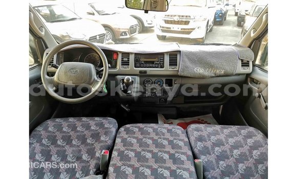 Imported Toyota Hiace White Makiinaa iti Import - Dubai keessatti Central Kenya keessatti Imported Toyota Hiace White Makiinaa iti Import - Dubai keessatti Central Kenya keessatti