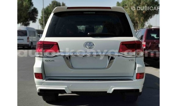 Buy Import Toyota Land Cruiser White Car in Import - Dubai in Central Kenya Buy Import Toyota Land Cruiser White Car in Import - Dubai in Central Kenya