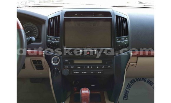Buy Import Toyota Land Cruiser White Car in Import - Dubai in Central Kenya Buy Import Toyota Land Cruiser White Car in Import - Dubai in Central Kenya