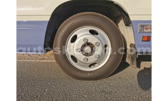 Nunua Imported Toyota Coaster Nyeupe Gari ndani ya Import - Dubai nchini Kati Kenya Nunua Imported Toyota Coaster Nyeupe Gari ndani ya Import - Dubai nchini Kati Kenya