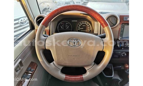 Nunua Imported Toyota Land Cruiser Beige Gari ndani ya Import - Dubai nchini Kati Kenya Nunua Imported Toyota Land Cruiser Beige Gari ndani ya Import - Dubai nchini Kati Kenya