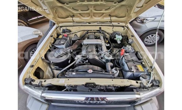 Nunua Imported Toyota Land Cruiser Beige Gari ndani ya Import - Dubai nchini Kati Kenya Nunua Imported Toyota Land Cruiser Beige Gari ndani ya Import - Dubai nchini Kati Kenya
