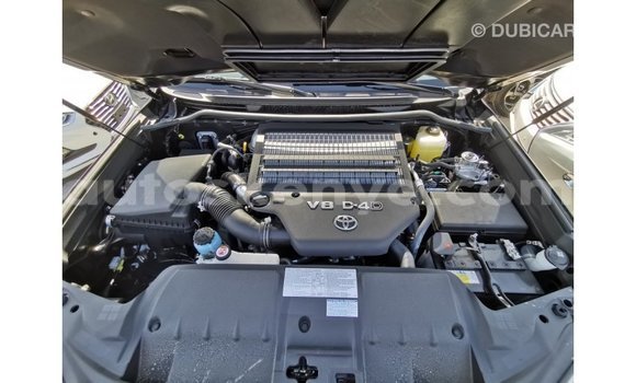 Nunua Imported Toyota Land Cruiser Nyeusi Gari ndani ya Import - Dubai nchini Kati Kenya Nunua Imported Toyota Land Cruiser Nyeusi Gari ndani ya Import - Dubai nchini Kati Kenya