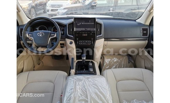 Buy Import Toyota Land Cruiser White Car in Import - Dubai in Central Kenya Buy Import Toyota Land Cruiser White Car in Import - Dubai in Central Kenya