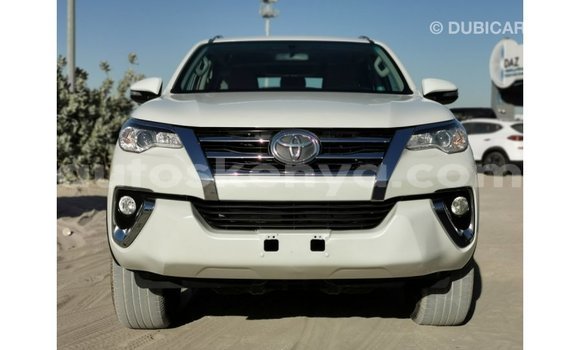 Nunua Imported Toyota Fortuner Nyeupe Gari ndani ya Import - Dubai nchini Kati Kenya Nunua Imported Toyota Fortuner Nyeupe Gari ndani ya Import - Dubai nchini Kati Kenya