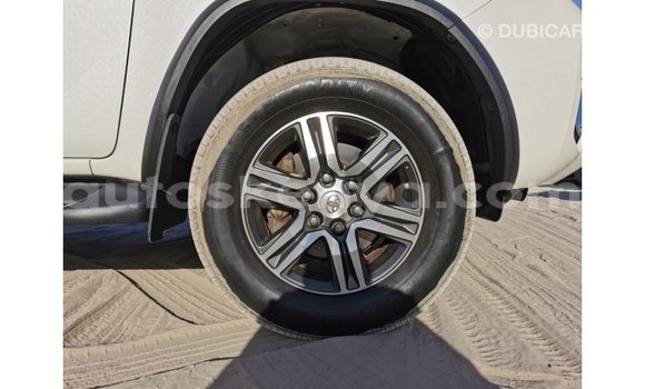 Nunua Imported Toyota Fortuner Nyeupe Gari ndani ya Import - Dubai nchini Kati Kenya Nunua Imported Toyota Fortuner Nyeupe Gari ndani ya Import - Dubai nchini Kati Kenya