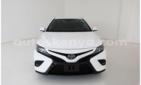 Imported Toyota Camry White Makiinaa iti Import - Dubai keessatti Central Kenya keessatti