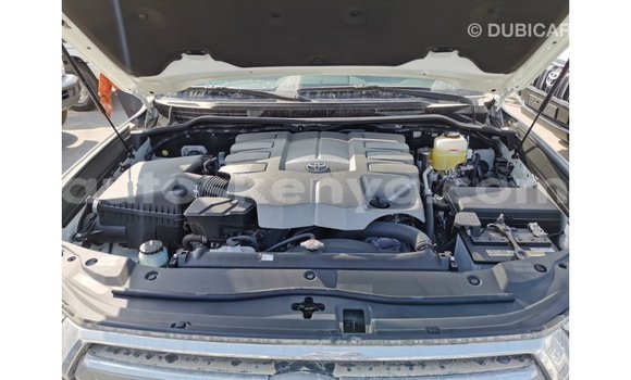 Nunua Imported Toyota Land Cruiser Nyeupe Gari ndani ya Import - Dubai nchini Kati Kenya Nunua Imported Toyota Land Cruiser Nyeupe Gari ndani ya Import - Dubai nchini Kati Kenya
