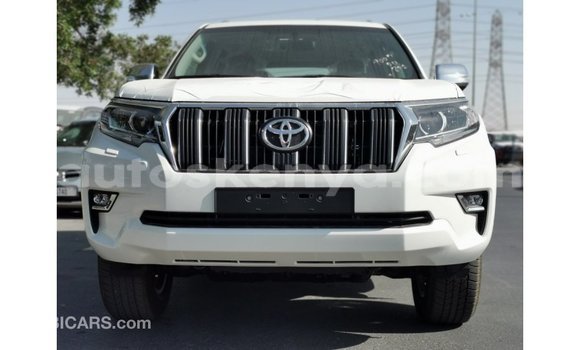 Nunua Imported Toyota Prado Nyeupe Gari ndani ya Import - Dubai nchini Kati Kenya Nunua Imported Toyota Prado Nyeupe Gari ndani ya Import - Dubai nchini Kati Kenya