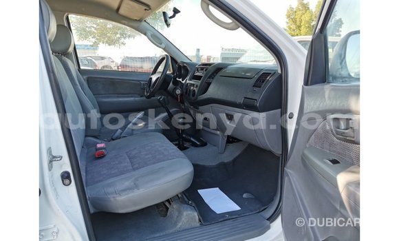 Imported Toyota Hilux White Makiinaa iti Import - Dubai keessatti Central Kenya keessatti Imported Toyota Hilux White Makiinaa iti Import - Dubai keessatti Central Kenya keessatti