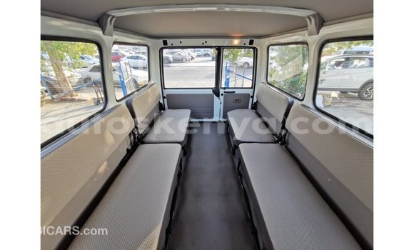 Imported Toyota Land Cruiser White Makiinaa iti Import - Dubai keessatti Central Kenya keessatti Imported Toyota Land Cruiser White Makiinaa iti Import - Dubai keessatti Central Kenya keessatti