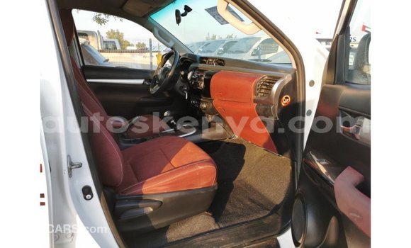 Imported Toyota Hilux White Makiinaa iti Import - Dubai keessatti Central Kenya keessatti Imported Toyota Hilux White Makiinaa iti Import - Dubai keessatti Central Kenya keessatti