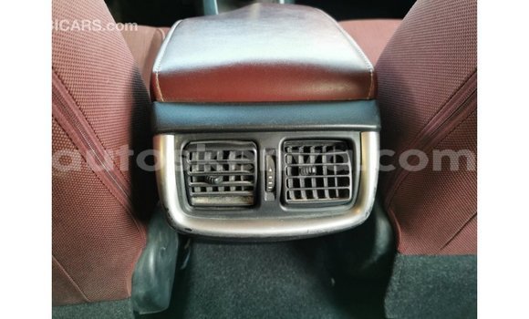 Imported Toyota Hilux White Makiinaa iti Import - Dubai keessatti Central Kenya keessatti Imported Toyota Hilux White Makiinaa iti Import - Dubai keessatti Central Kenya keessatti