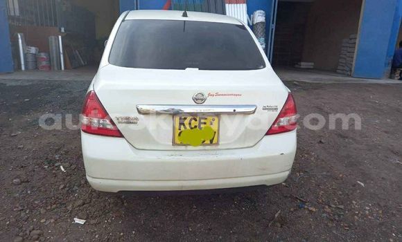 Oofamaa Nissan tiida White Makiinaa iti Nairobi keessatti Nairobi keessatti Oofamaa Nissan tiida White Makiinaa iti Nairobi keessatti Nairobi keessatti