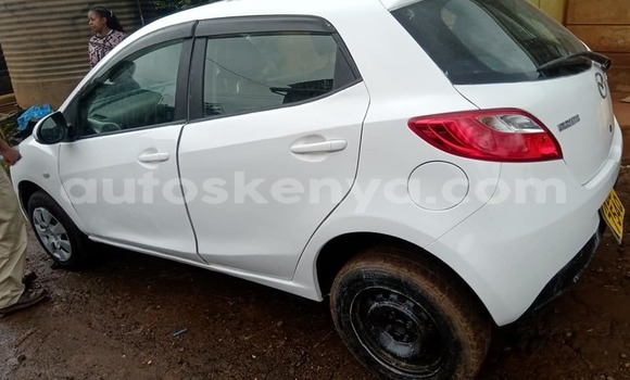 Nunua Ilio tumika Mazda Demio Nyeupe Gari ndani ya Nairobi nchini Nairobi