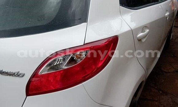 Oofamaa Mazda Demio White Makiinaa iti Nairobi keessatti Nairobi keessatti Oofamaa Mazda Demio White Makiinaa iti Nairobi keessatti Nairobi keessatti