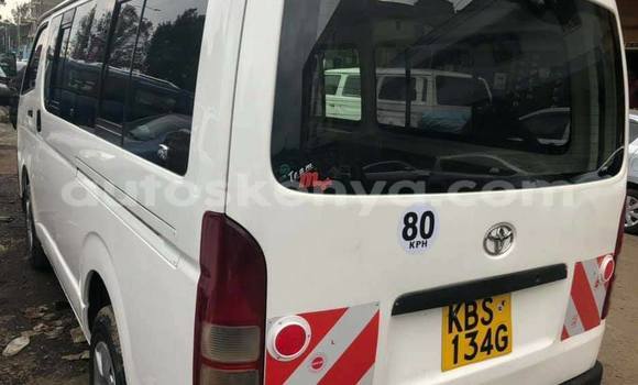 Oofamaa Toyota Hiace White Makiinaa iti Nairobi keessatti Nairobi keessatti Oofamaa Toyota Hiace White Makiinaa iti Nairobi keessatti Nairobi keessatti