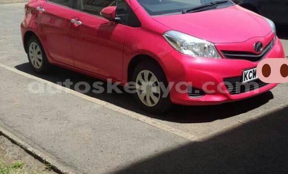 Oofamaa Toyota Vitz Red Makiinaa iti Nairobi keessatti Nairobi keessatti