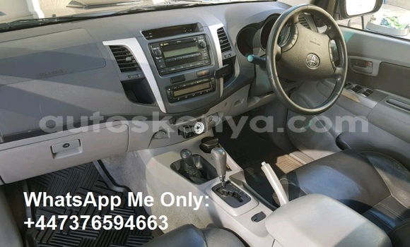 Nunua Ilio tumika Toyota Hilux Nyeusi Gari ndani ya Nairobi nchini Nairobi Nunua Ilio tumika Toyota Hilux Nyeusi Gari ndani ya Nairobi nchini Nairobi