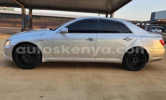 Oofamaa Toyota Mark X Silver Makiinaa iti Athi River keessatti Nairobi keessatti