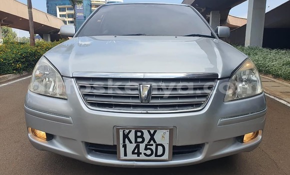 Oofamaa Toyota Premio Silver Makiinaa iti Bissil keessatti Nairobi keessatti