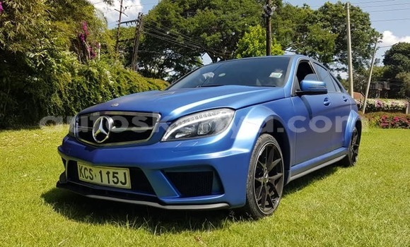 Oofamaa Mercedes‒Benz C–Class Blue Makiinaa iti Athi River keessatti Nairobi keessatti
