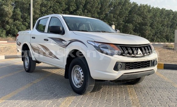 Imported Mitsubishi L200 White Makiinaa iti Import - Dubai keessatti Central Kenya keessatti