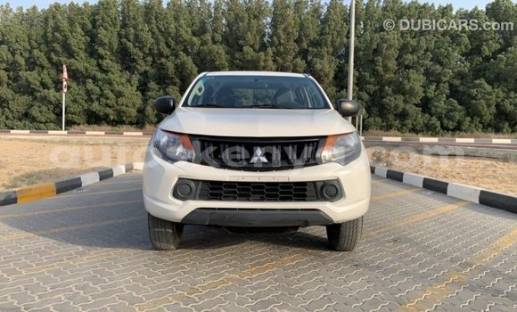 Nunua Imported Mitsubishi L200 Nyeupe Gari ndani ya Import - Dubai nchini Kati Kenya Nunua Imported Mitsubishi L200 Nyeupe Gari ndani ya Import - Dubai nchini Kati Kenya