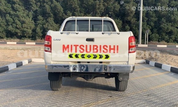 Nunua Imported Mitsubishi L200 Nyeupe Gari ndani ya Import - Dubai nchini Kati Kenya Nunua Imported Mitsubishi L200 Nyeupe Gari ndani ya Import - Dubai nchini Kati Kenya