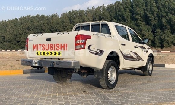 Nunua Imported Mitsubishi L200 Nyeupe Gari ndani ya Import - Dubai nchini Kati Kenya Nunua Imported Mitsubishi L200 Nyeupe Gari ndani ya Import - Dubai nchini Kati Kenya