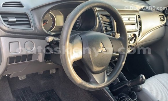 Nunua Imported Mitsubishi L200 Nyeupe Gari ndani ya Import - Dubai nchini Kati Kenya Nunua Imported Mitsubishi L200 Nyeupe Gari ndani ya Import - Dubai nchini Kati Kenya