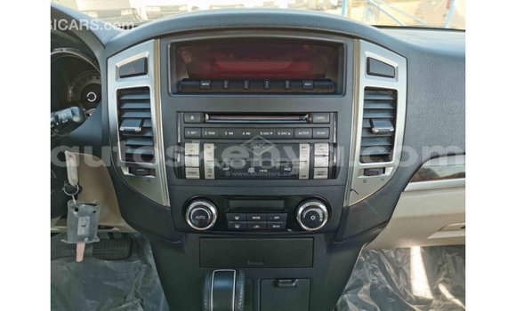 Imported Mitsubishi Pajero White Makiinaa iti Import - Dubai keessatti Central Kenya keessatti Imported Mitsubishi Pajero White Makiinaa iti Import - Dubai keessatti Central Kenya keessatti