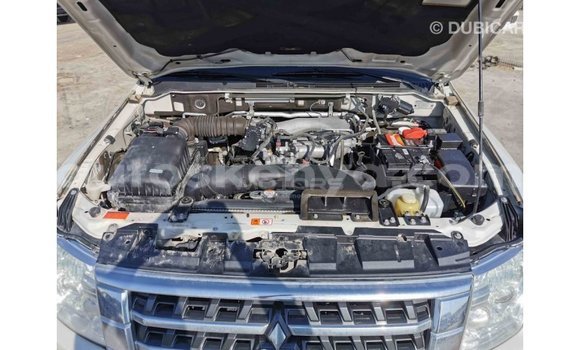 Imported Mitsubishi Pajero White Makiinaa iti Import - Dubai keessatti Central Kenya keessatti Imported Mitsubishi Pajero White Makiinaa iti Import - Dubai keessatti Central Kenya keessatti