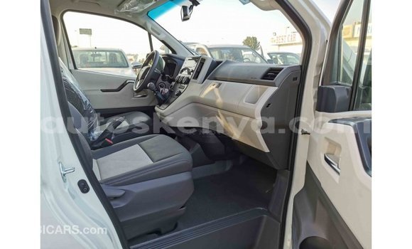 Imported Toyota Hiace White Makiinaa iti Import - Dubai keessatti Central Kenya keessatti Imported Toyota Hiace White Makiinaa iti Import - Dubai keessatti Central Kenya keessatti