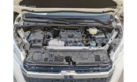 Imported Toyota Hiace White Makiinaa iti Import - Dubai keessatti Central Kenya keessatti Imported Toyota Hiace White Makiinaa iti Import - Dubai keessatti Central Kenya keessatti