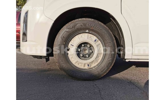 Imported Toyota Hiace White Makiinaa iti Import - Dubai keessatti Central Kenya keessatti Imported Toyota Hiace White Makiinaa iti Import - Dubai keessatti Central Kenya keessatti