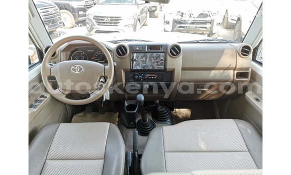 Nunua Imported Toyota Land Cruiser Nyeupe Gari ndani ya Import - Dubai nchini Kati Kenya Nunua Imported Toyota Land Cruiser Nyeupe Gari ndani ya Import - Dubai nchini Kati Kenya