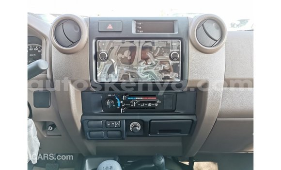 Nunua Imported Toyota Land Cruiser Nyeupe Gari ndani ya Import - Dubai nchini Kati Kenya Nunua Imported Toyota Land Cruiser Nyeupe Gari ndani ya Import - Dubai nchini Kati Kenya