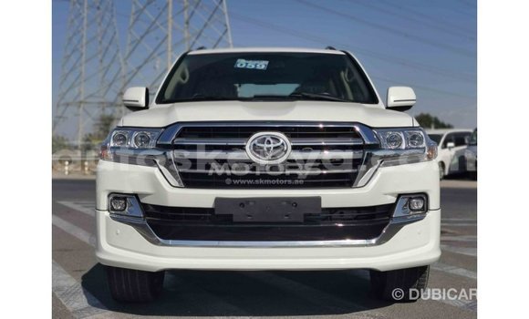 Buy Import Toyota Land Cruiser White Car in Import - Dubai in Central Kenya Buy Import Toyota Land Cruiser White Car in Import - Dubai in Central Kenya