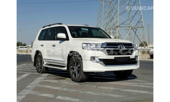 Buy Import Toyota Land Cruiser White Car in Import - Dubai in Central Kenya Buy Import Toyota Land Cruiser White Car in Import - Dubai in Central Kenya