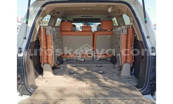 Buy Import Toyota Land Cruiser White Car in Import - Dubai in Central Kenya Buy Import Toyota Land Cruiser White Car in Import - Dubai in Central Kenya