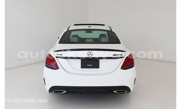 Nunua Imported Mercedes‒Benz 1117 Nyeupe Lori ndani ya Import - Dubai nchini Kati Kenya Nunua Imported Mercedes‒Benz 1117 Nyeupe Lori ndani ya Import - Dubai nchini Kati Kenya