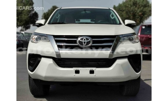 Imported Toyota Fortuner White Makiinaa iti Import - Dubai keessatti Central Kenya keessatti Imported Toyota Fortuner White Makiinaa iti Import - Dubai keessatti Central Kenya keessatti
